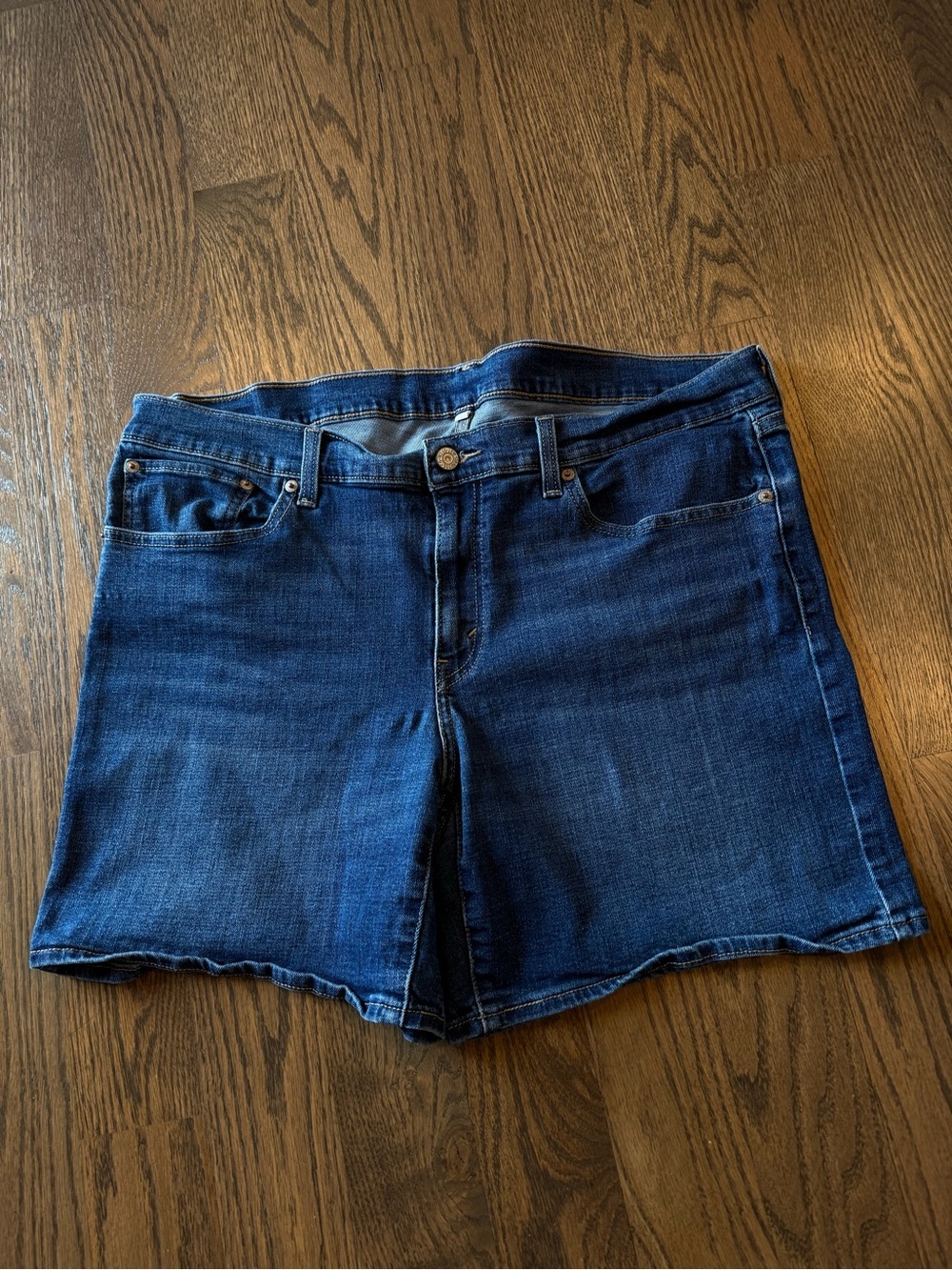 Levi’s Woman’s Dark Blue Denim Jeans high Waist Detail Size 33 16